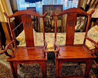Set of 2 Chinese horseshoe chairs w arms