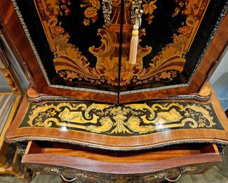 Everyones fantasty French desk