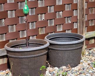 Pair of Suncast Sonora 22" Resin Wicker Decorative Garden Flower Planters