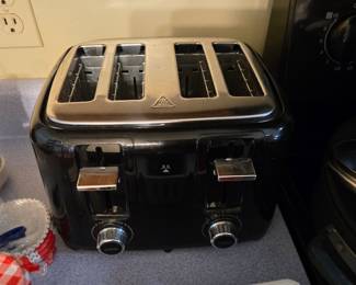 4-Slice Black and Stainless Steel Toaster