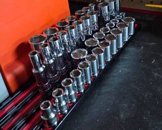 TEKTON 1/2 Inch Drive Socket Set with Organizer Tray
