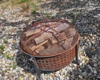 Round Steel Outdoor Fire Pit with Spark Screen