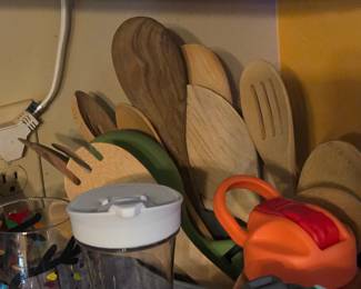 The Pioneer Woman Olivewood Utensil Set