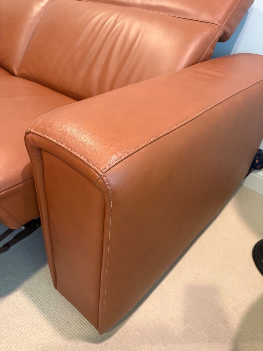 View of the shape of the arm of the loveseat - in excellent condition