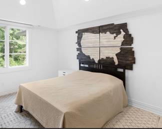 Queen bed and plank wood "AMERICA" by Pottery Barn - a quadtych (4 sections)