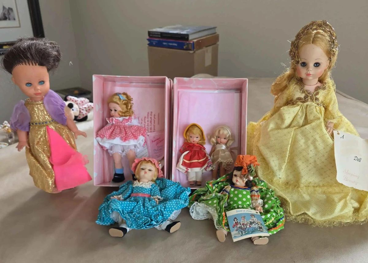 CH104VVintage Doll Collection 1 featuring Madame Alexander
