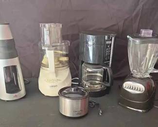 CH126Assortment Of Kitchen Appliances
