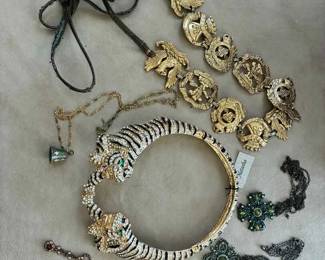 CH177Vintage Gold Tones And Assorted Metals And Stones Costume Jewelry