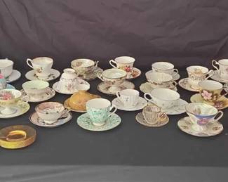 CH123Vintage Porcelain Saucers And Tea Cups With Saucers