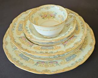 Noritake Grandeur Fine China Piece Set