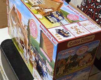 Calico Critters Lakeside Lodge Gift Set second image