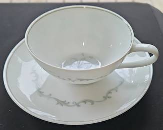 Noritake China Piece set