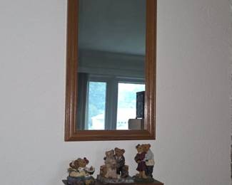 HeartCutout Shelf with Teddy Bear Figurines