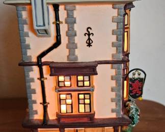 Department Dickens Village Series The Red Lion Pub