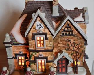 Department Dickens Village Tattyeave Knoll