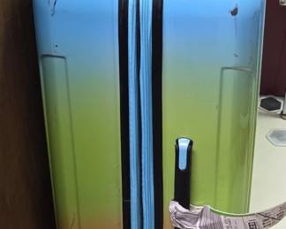 iFLY Hardside Luggage Ombr Spinner second image