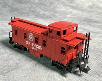N Scale Southern Railroad Caboose