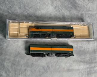 N Scale Great Northern Diesel Locomotive and Car