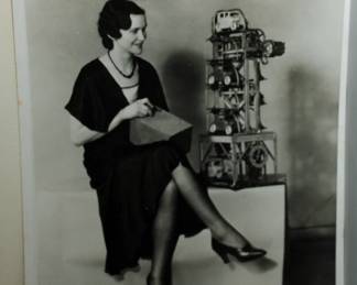 B/W GLOSS PHOTOGRAPH OF PATENT MODEL OF A CAR ELEVATOR 
