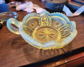 Rare Northwood Diadem Nappy Sunburst on Shield Vaseline Canary Opalescent Glass
