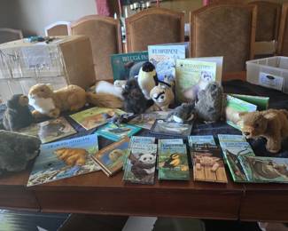 Smithsonian Inst books & animal sets