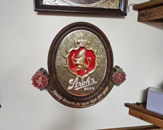 Strohs bar sign