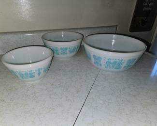 pyrex nesting bowls