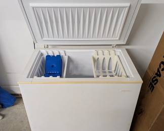 J41 - $100. Fridgidaire Chest Freezer. 7.0 Cubic Foot. Model FFC07K0AW2.