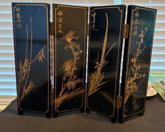 J78 - $150. Vintage Asian Lacquer Table Screen with Mother of Pearl Ladies.