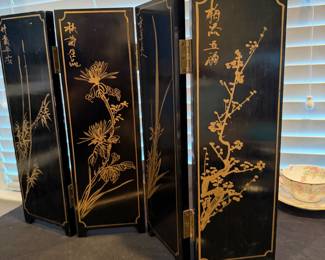 J78 - $150. Vintage Asian Lacquer Table Screen with Mother of Pearl Ladies.