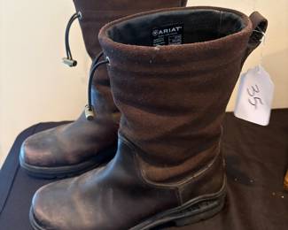 J105 - $35. Ariat Barnyard Belle Boots. Size 8 Woman's.