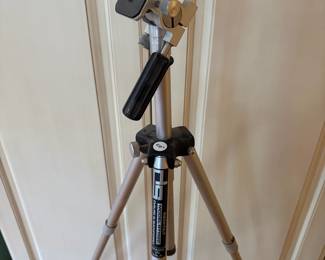 J103 - $20. Davis & Sanford Reditilt Tripod. Model RTM20.
