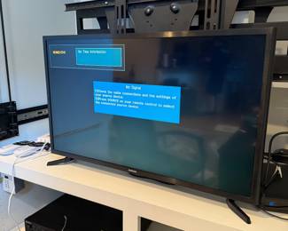 J83 - $40. Samsung Model UN32J5003 - 2015. 32" TV.