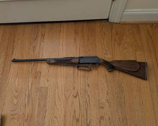 J189 - $40. Daisy Pellet BB Gun. Model 880-BB.