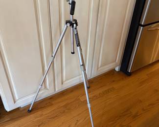 J103 - $20. Davis & Sanford Reditilt Tripod. Model RTM20.