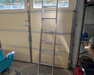 J152 - $100 LADDER SIZE: 16 ft DUTY RATING: 200 Lbs