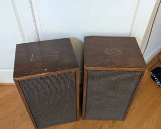 J44 - $100. Pair of Vintage University Brilliance Speakers. Companion II. Untested.
