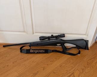 J190 - $200. Benjamin Trail NP Nitro Piston with Center Point Scope 3 - 9 x 4 0AO.