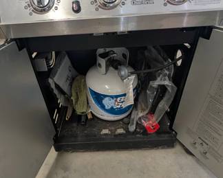 J156 - $75. Propane grill includes full tank. NEEDS CLEANED.