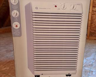 J95 - $30. GE Dehumidifier 10 Pint.