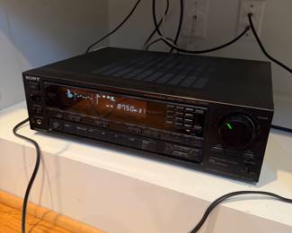 J81 - $50. Sony FM - AM Sterio Receiver. Model STR - AV910. Powers on.