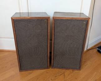 J44 - $100. Pair of Vintage University Brilliance Speakers. Companion II. Untested.