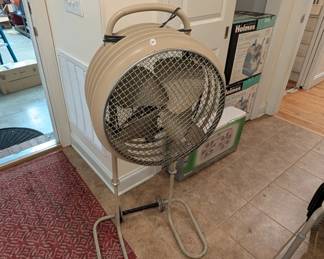 J37 - $120 . Vintage Westinghouse Mobilaire Metal Standing Floor Fan.