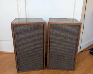 J44 - $100. Pair of Vintage University Brilliance Speakers. Companion II. Untested.