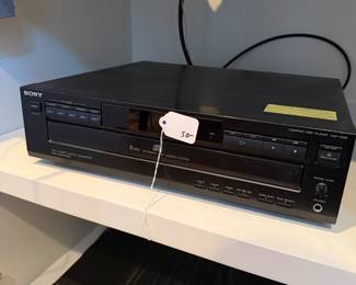 J82 - $50. Sony 5 - Disc Player. Model CDP - C225