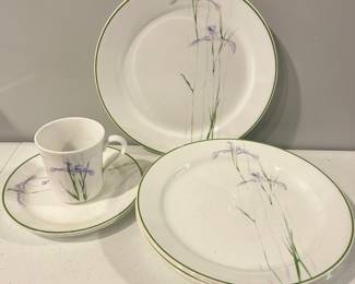 Lily dish set, 6 dinner, 2 salad, 1 cup,  was $15, NOW $10