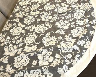 Signoria Firenze luxury, round ivory tablecloth (Italy), 6' round, was $50, NOW $30