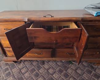 Lorts Manufacturing Co. Dresser