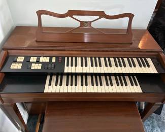 Wurlitzer 4030R Spinet Electronic Organ