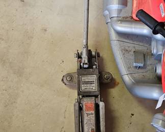 Pro-Lift F-2365 2 Ton (4000 lb) Hydraulic Floor Jack